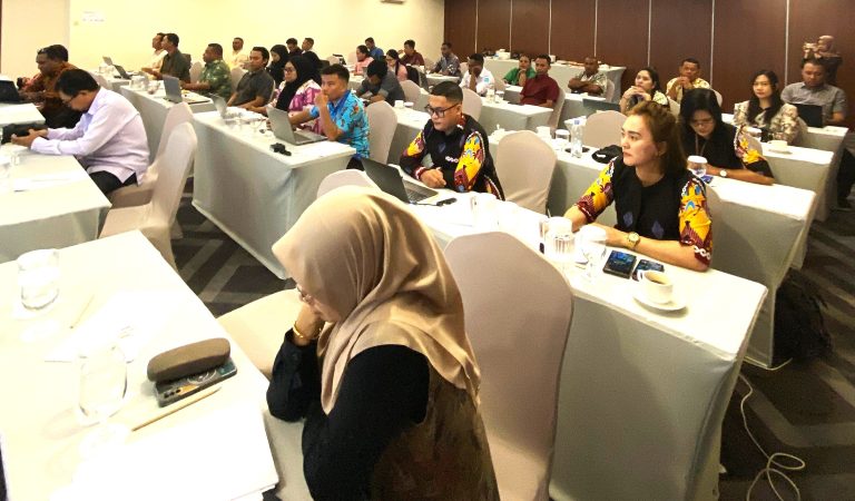 Pembekalan Materi Tenaga Kependidikan Program Pascasarjana - UNCEN di Meeting Room Cendana 1 Hotel Aston In Gideon, Batam