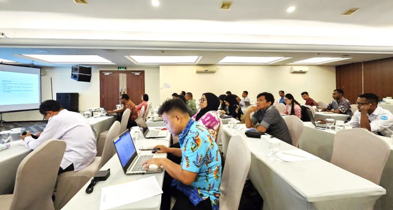 Pembekalan Materi Tenaga Kependidikan Program Pascasarjana - UNCEN di Meeting Room Cendana 1 Hotel Aston In Gideon, Batam