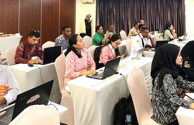 Pembekalan Materi Tenaga Kependidikan Program Pascasarjana - UNCEN di Meeting Room Cendana 1 Hotel Aston In Gideon, Batam